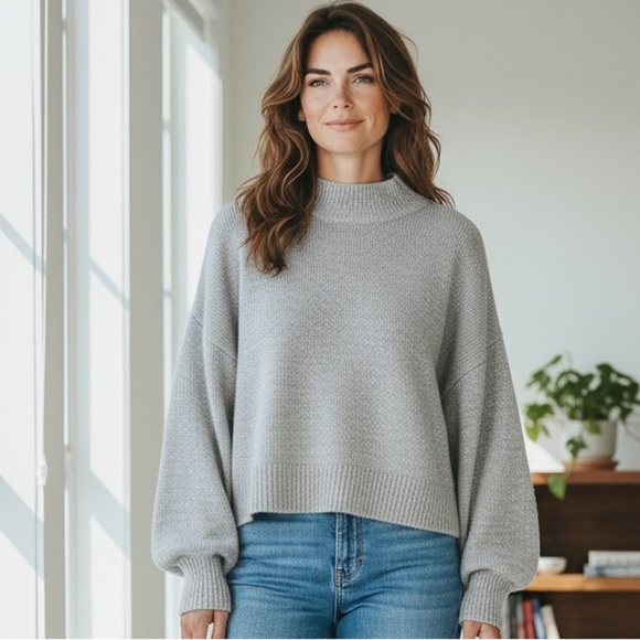 Divided Sweaters - Divided Balloon Sleeves Cropped Sweater
